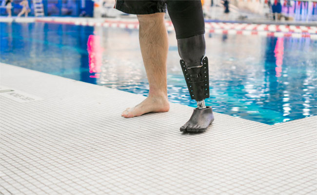 ساق اصطناعية أكثر ملائمة لذوي الإعاقة لمزاولة السباحة