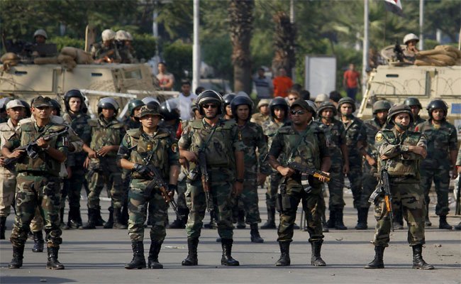 ميدل إيست آي: هل يجهز الجيش المصري على الدولة ؟!