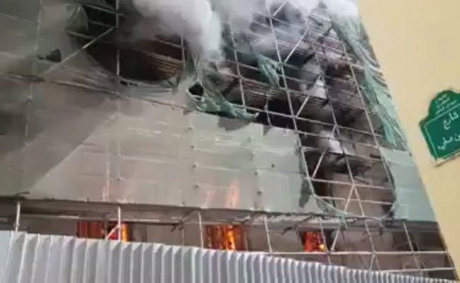 النيران تلتهم مقر بلدية وهران و الأسباب مازالت مجهولة
