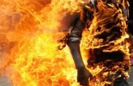بعدما كان يعاني من أزمة خانقة في السكن، شاب ثلاثيني يحرق نفسه قبالة مقر ولاية مستغانم
