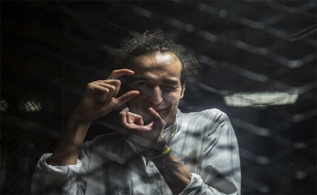 دير شبيغل: ما هي تهمة المصور المصري المحبوس ؟!