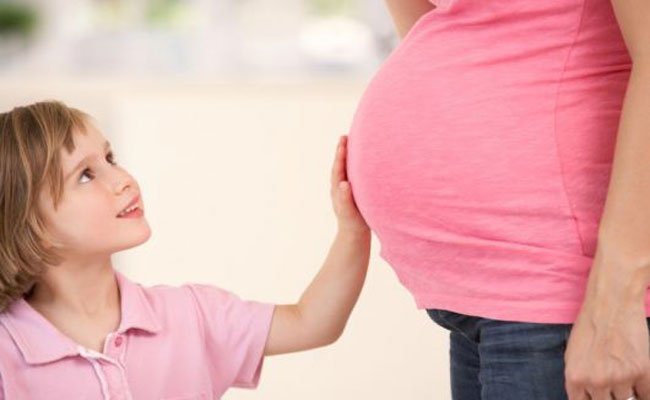 حقائق لا تعرفينها عن ركلات طفلك أثناء الحمل... اكتشفيها الآن!