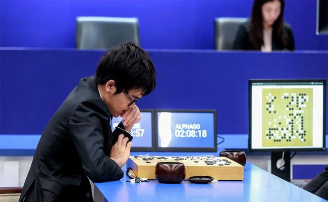 الكمبيوتر Alphago يتقاعد بعد فوزه الساحق على الرقم واحد في العالم في اللعبة go
