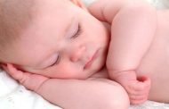 هل تعلمون الوضعية الصحيحة لنوم الرضيع؟ الإجابة ستصدمكم!
