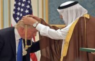 لوموند الفرنسية : السعودية تريد الاستقواء بأمريكا على إيران