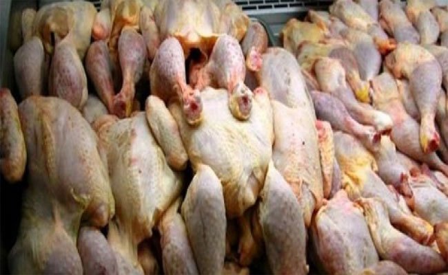 حجز ما يقارب 100 كيلو غرام من لحم الدجاج فاسدة بالبيض