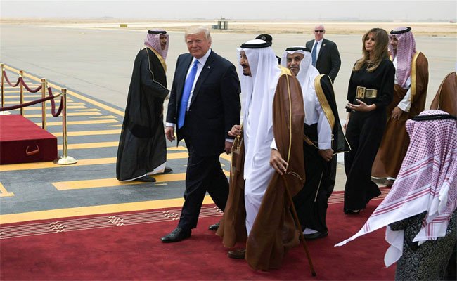 كيف تستقبل السعودية ترامب وفقا لعاداتها رغم مزاجه المتقلب