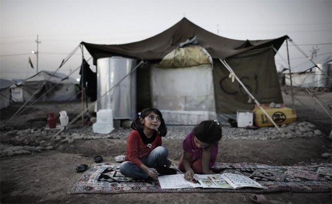 الغارديان: أطفال سوريا يعيشون النسيان في اليونان