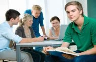 5 أسباب تؤدي الى تراجع المراهق في المدرسة