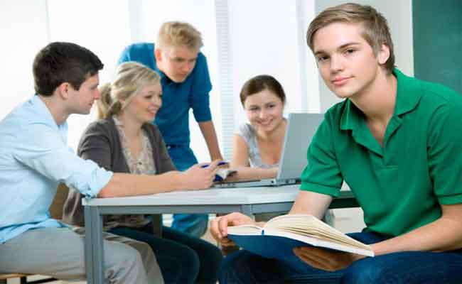 5 أسباب تؤدي الى تراجع المراهق في المدرسة