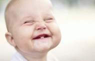 هل من المقلق ظهور الاسنان لدى الطفل الرضيع؟