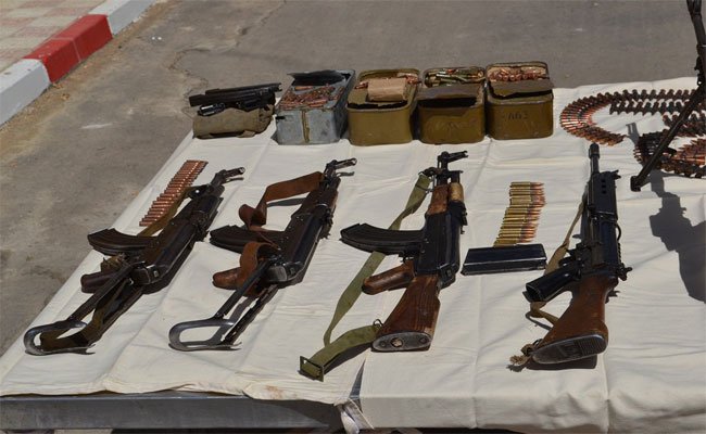 الجيش يكتشف ورشة لصناعة المتفجرات وثمانية مخابئ للإرهابيين تحتوي على كمية  معتبرة من الاسلحة والذخيرة بولاية تيبازة
