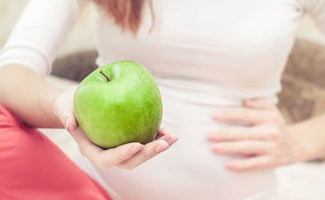 5 أسباب لتناول التفاح الأخضر أثناء الحمل