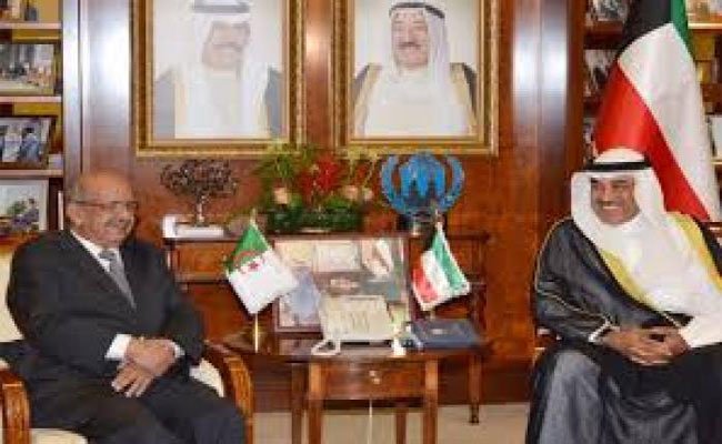 الجزائر تدعم الجهود التي يبذلها أمير الكويت في سبيل تسوية عاجلة للأزمة الخليجية