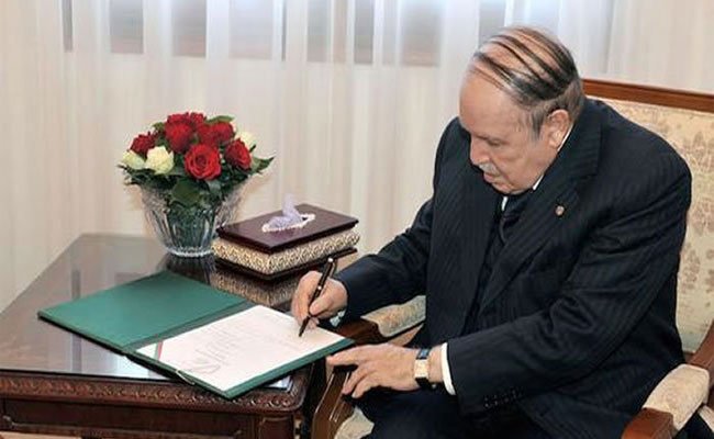 توقيع رئيس الجمهورية على  خمس مراسيم رئاسية تتضمن التصديق على اتفاقيات تخص التعاون الدولي