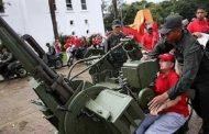 المواطنون الفنزويليون يتدربون على استخدام الأسلحة لمواجهة أمريكا