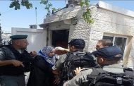 إعتقال سيدة فلسطينية طعنت حارس أمن