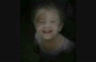 ضحكة طفل سوري تواجه القصف الروسي