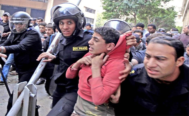 هيومن رايتس ووتش: النظام المصري يعذب معارضيه بطريقة غير آدمية