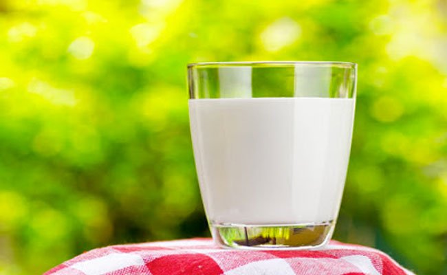 ما الفرق بين الحليب الخالي والكامل الدسم؟