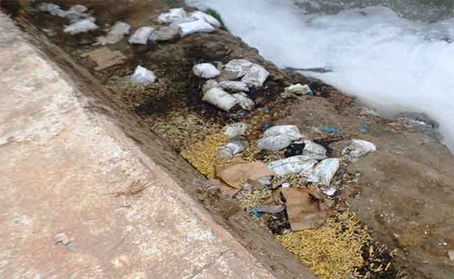 الرمي العشوائي لأكوام الأتربة و النفايات يهدد بكوارث طبيعية في مركز عمروسة ببوينان بالبليدة