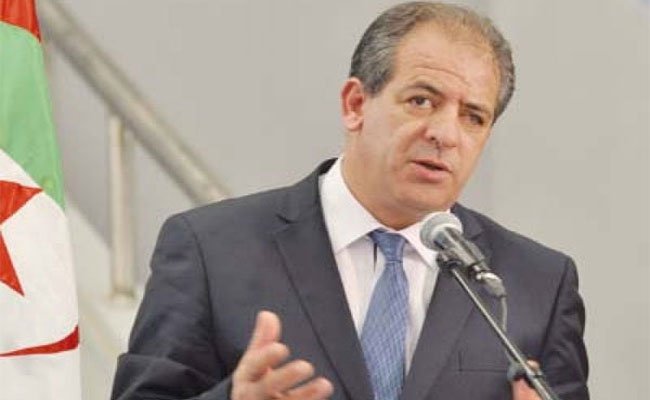وزير الرياضة يطالب بتقرير في أزمة المنتخب