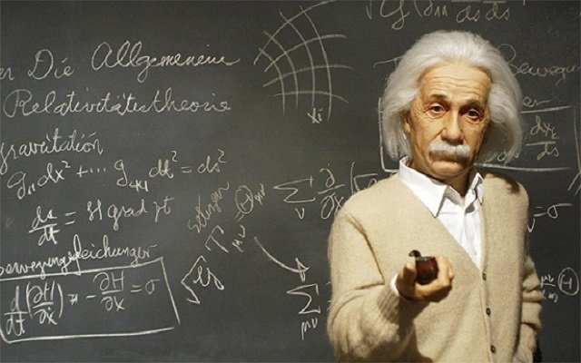 معادلة أينشتاين للحياة السعيدة بيعت مقابل 1.3 مليون دولار