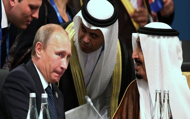 عدم استقبال بوتين للملك سلمان في المطار يثير استياء الشارع العام السعودي
