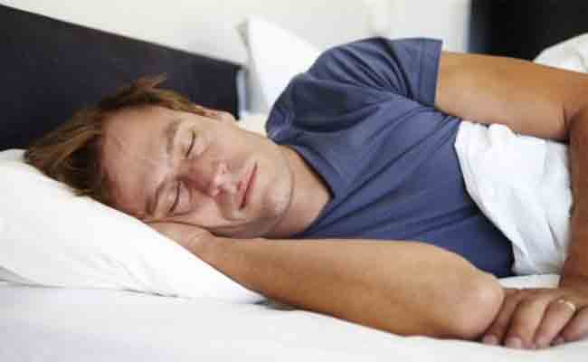قلّة النوم... هل تسبب العقم عند الرجال؟