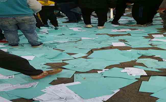 توقف عملية الاقتراع ببوجليل في ولاية بجاية بسبب تخريب عدة صناديق