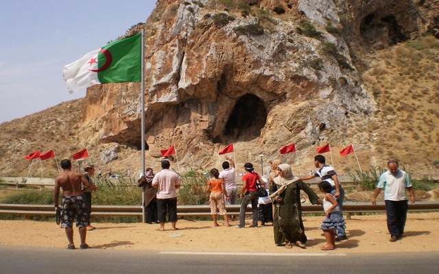 مناصرة افتحوا الحدود مع المغرب