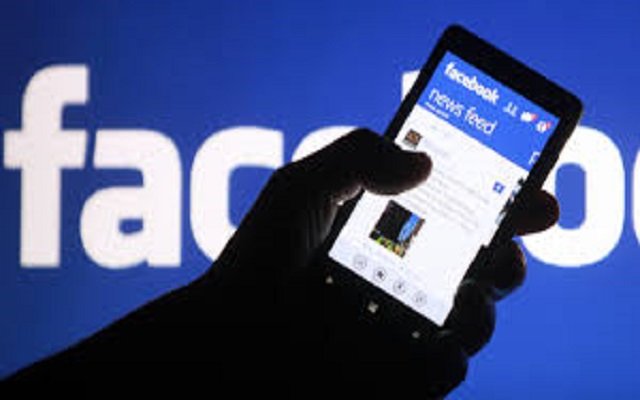 تقريبا نصف سكان البلاد يستعملون الفيسبوك