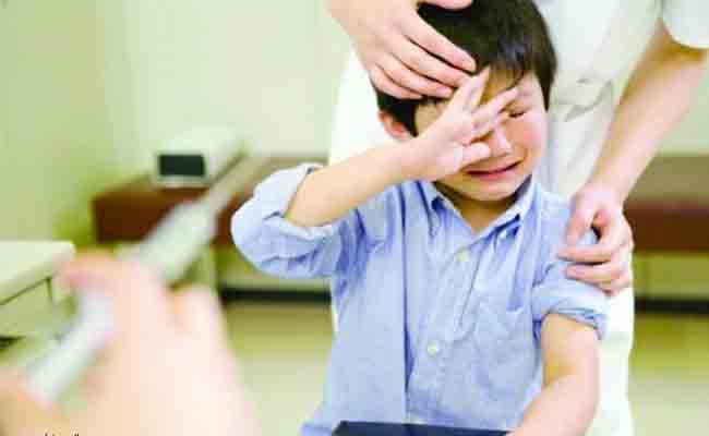 6 أعراض تنتج عن إصابة الطّفل بصدمةٍ نفسيّة