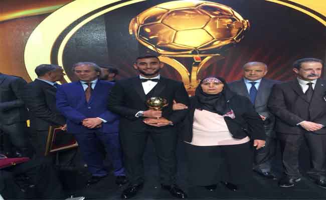 فوزي غلام يتوج بجائزة أفضل لاعب جزائري