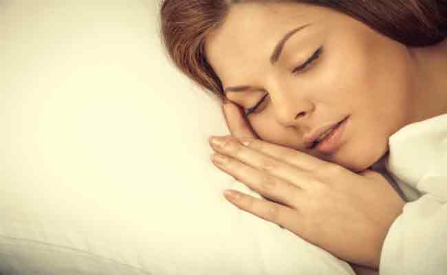التكلم خلال النوم... هل هذه المشكلة صحية أو نفسية؟