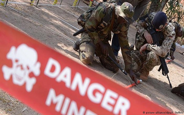 مقتل 100 شخص في تفجير بأفغانستان / ومقتل 14 عسكري في هجوم بمالي