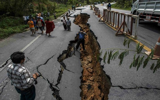 زلزال يضرب إندونيسيا