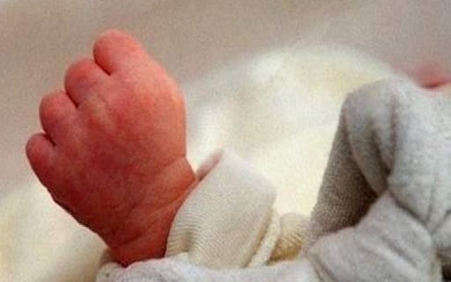 أبوين مراهقين أهملا رضيعهما فنهشته الجرذان