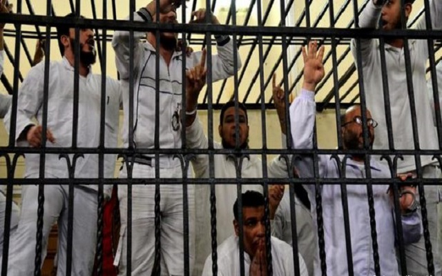 الحكم بالإعدام على 21 شخصا من رافضي حكم السيسي