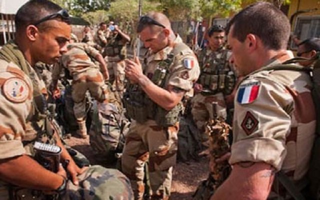 فرنسا تعلن مقتل جنديين فرنسيين في مالي