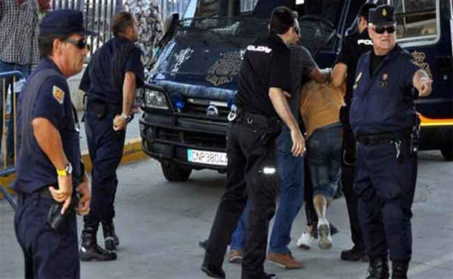اعتقال 10 جزائريين مشتبه فيهم بالاعتداء على 3 قاصرات
