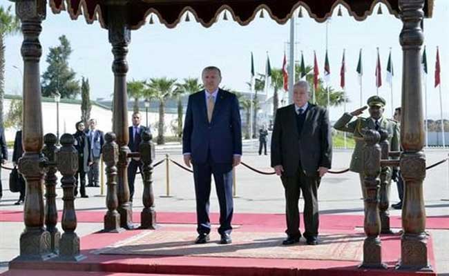الرئيس التركي أردوغان يغادر الجزائر بعد زيارة رسمية دامت ثلاثة أيام