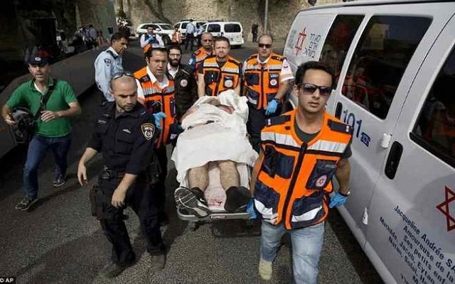 إصابة 100 فلسطيني ومقتل ضابطين إسرائيليين