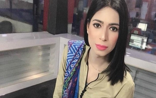 أول مذيعة في باكستان من الجنس الثالث