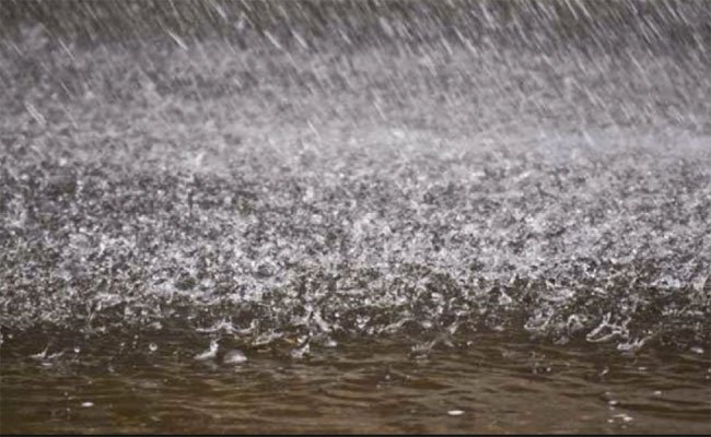 توقع أمطار هطول أمطار غزيرة على الولايات الوسطى بداية من مساء اليوم الجمعة