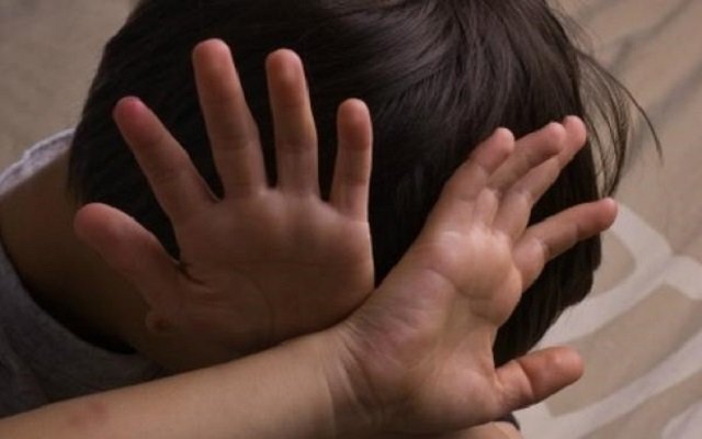 6 عمال آسيويون يغتصبون طفلا مصريا