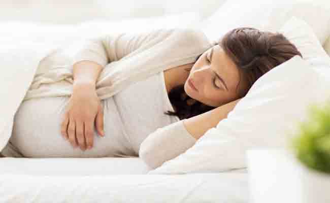 ما الذي يجعل الحامل تشخر أثناء النوم؟