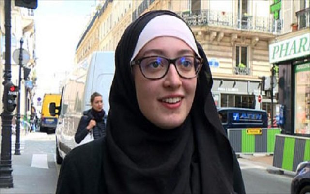 طالبة مغربية تثير جدل اجتماعي وسياسي كبير  في فرنسا بسبب حجابها