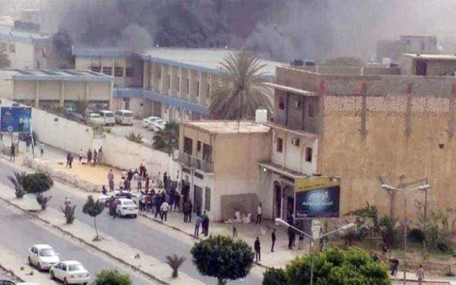 هجوم انتحاري لداعش على مقر مفوضية الانتخابات في ليبيا