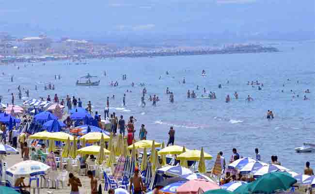 اعتداء خطير على مواطن جزائري رفض تأدية ثمن استغلال كراسي و طاولات أمام  شاطئ كوراليز بوهران!